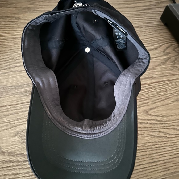 Nike Black Hat with White Logo - Picture 5 of 6